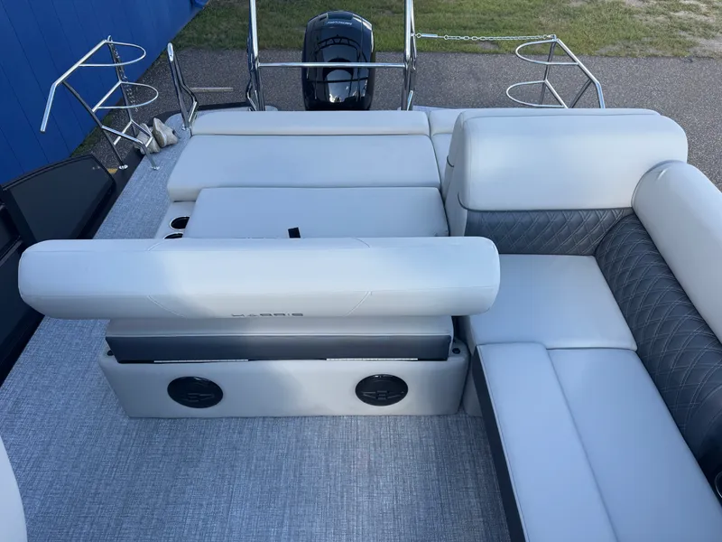 Slide: The Image of Harris Cruiser 230 2026 - 18