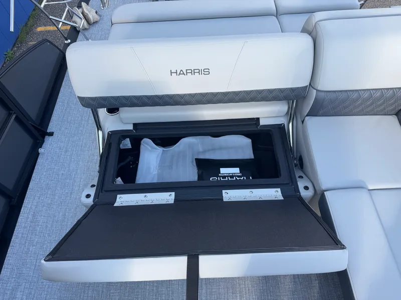 Slide: The Image of Harris Cruiser 230 2026 - 19