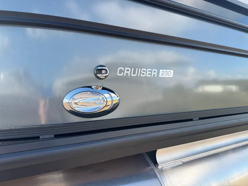 Slide: The Image of Harris Cruiser 230 2026 - 2