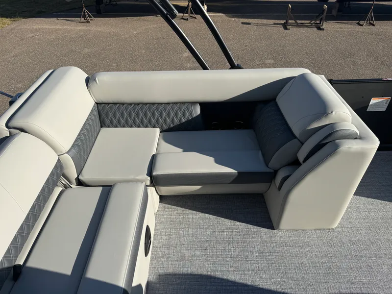 Slide: The Image of Harris Cruiser 230 2026 - 20
