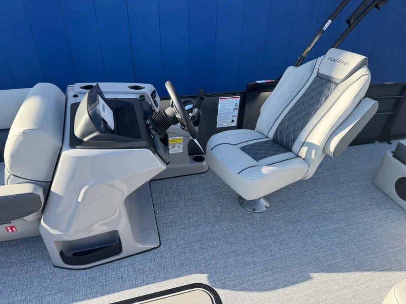 Slide: The Image of Harris Cruiser 230 2026 - 27