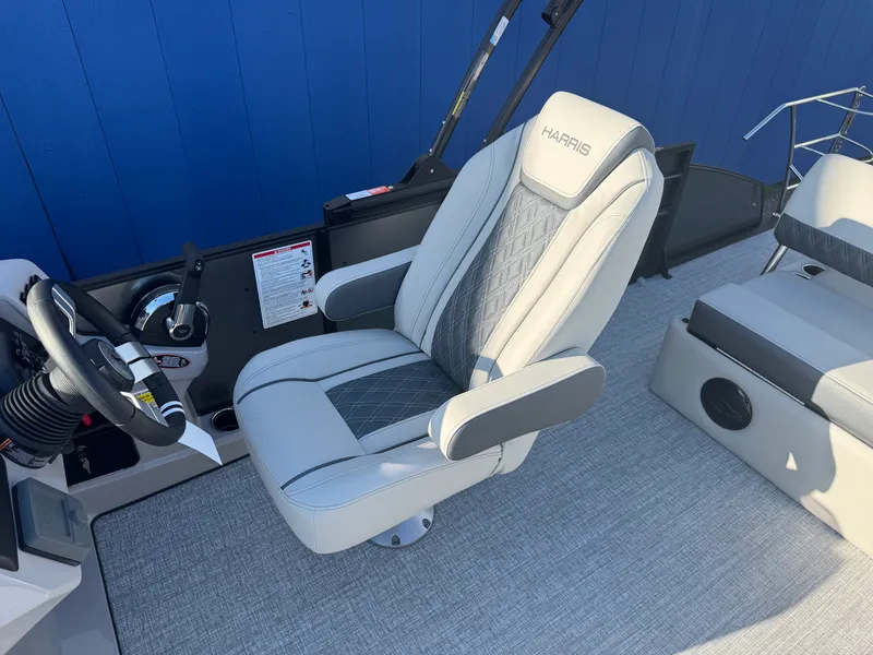 Slide: The Image of Harris Cruiser 230 2026 - 29