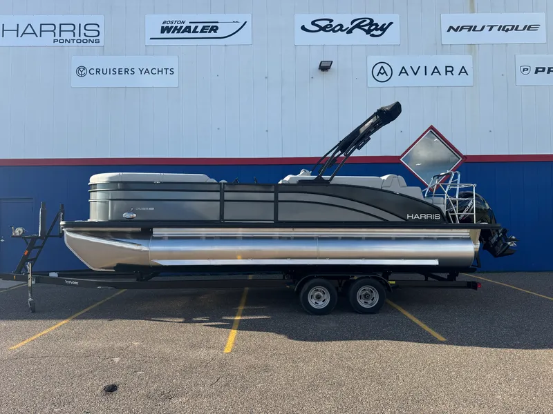 Slide: The Image of Harris Cruiser 230 2026 - 3