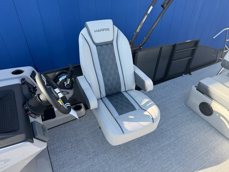 Slide: The Image of Harris Cruiser 230 2026 - 30