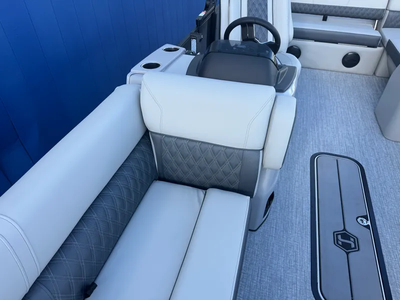 Slide: The Image of Harris Cruiser 230 2026 - 44