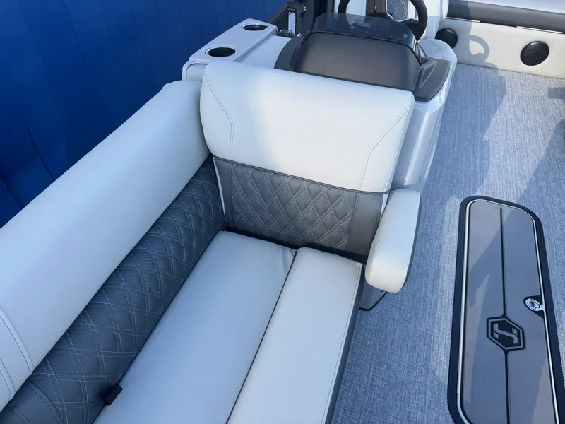 Slide: The Image of Harris Cruiser 230 2026 - 45
