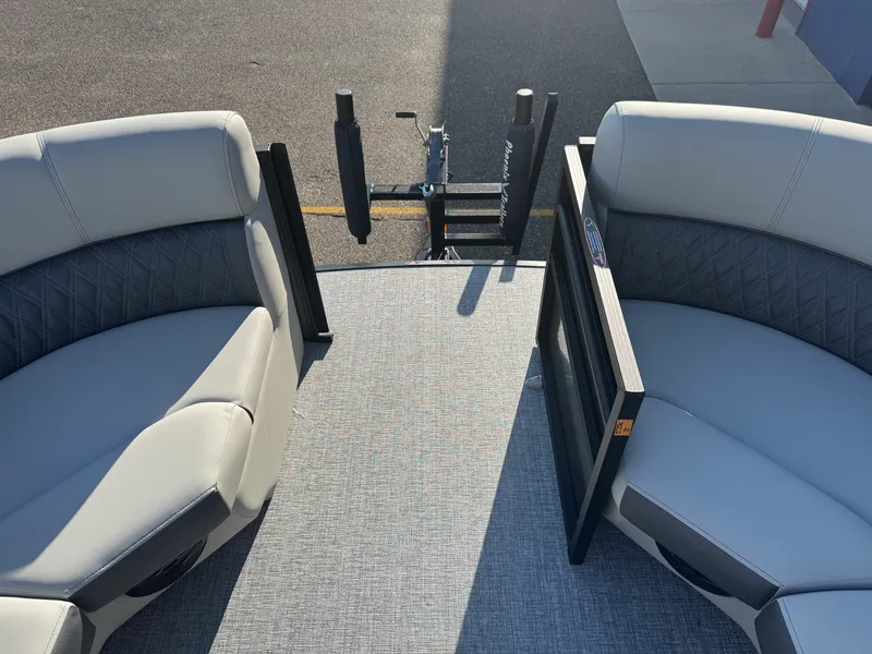 Slide: The Image of Harris Cruiser 230 2026 - 47