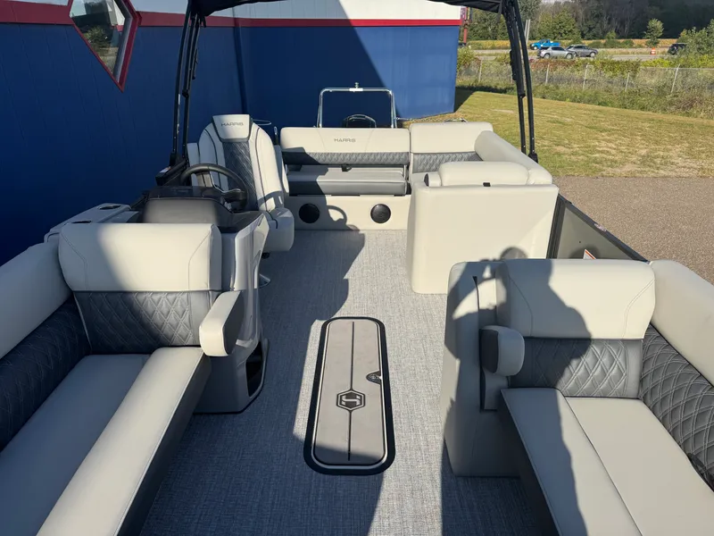 Slide: The Image of Harris Cruiser 230 2026 - 48