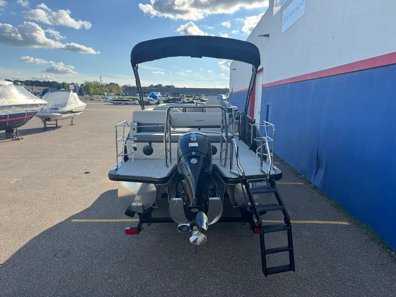 Slide: The Image of Harris Cruiser 230 2026 - 5