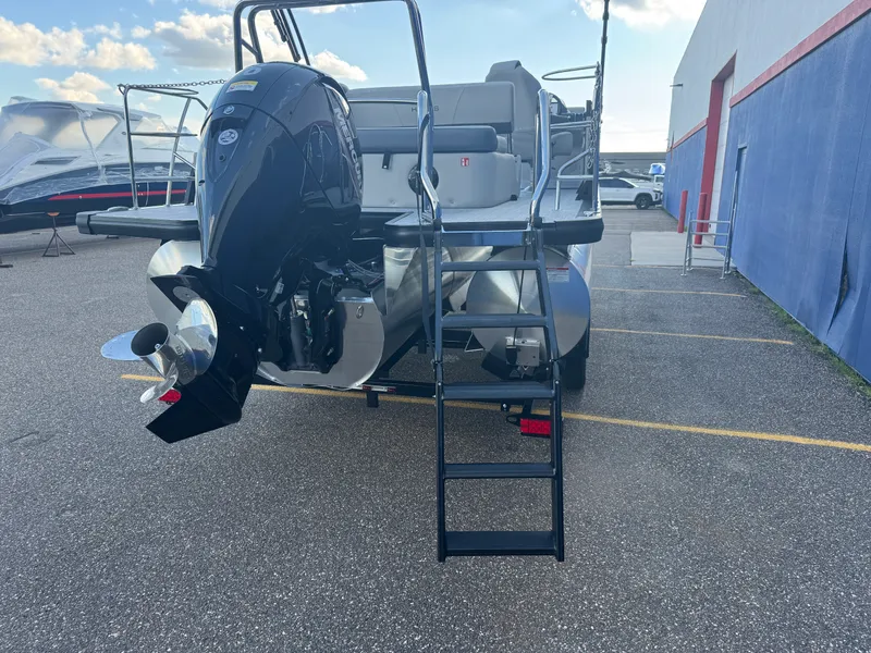 Slide: The Image of Harris Cruiser 230 2026 - 6