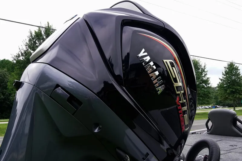 Slide: The Image of 2026 Skeeter ZXR20 SE with Yamaha engine, sleek design, outdoors. - 44