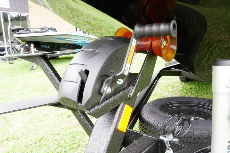 Slide: The Image of Trailer winch of 2026 Skeeter ZXR20 SE boat, displayed outdoors. - 47