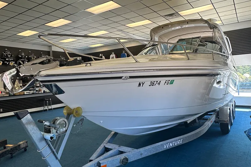 Slide: The Image of 2005 Formula 280 Sun Sport boat on trailer in showroom, side view. - 4