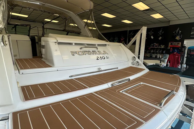 Slide: The Image of 2005 Formula 280 Sun Sport boat in showroom, featuring teak-style decking. - 6