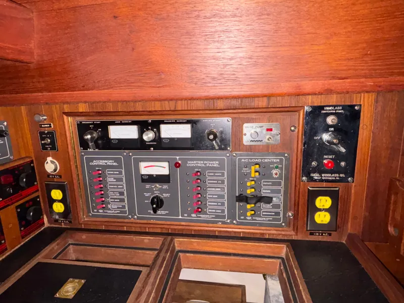 Slide: The Image of Shannon 38 1983 - 47