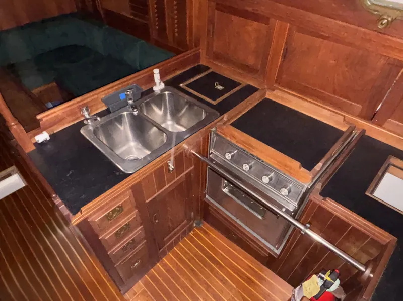 Slide: The Image of Shannon 38 1983 - 60