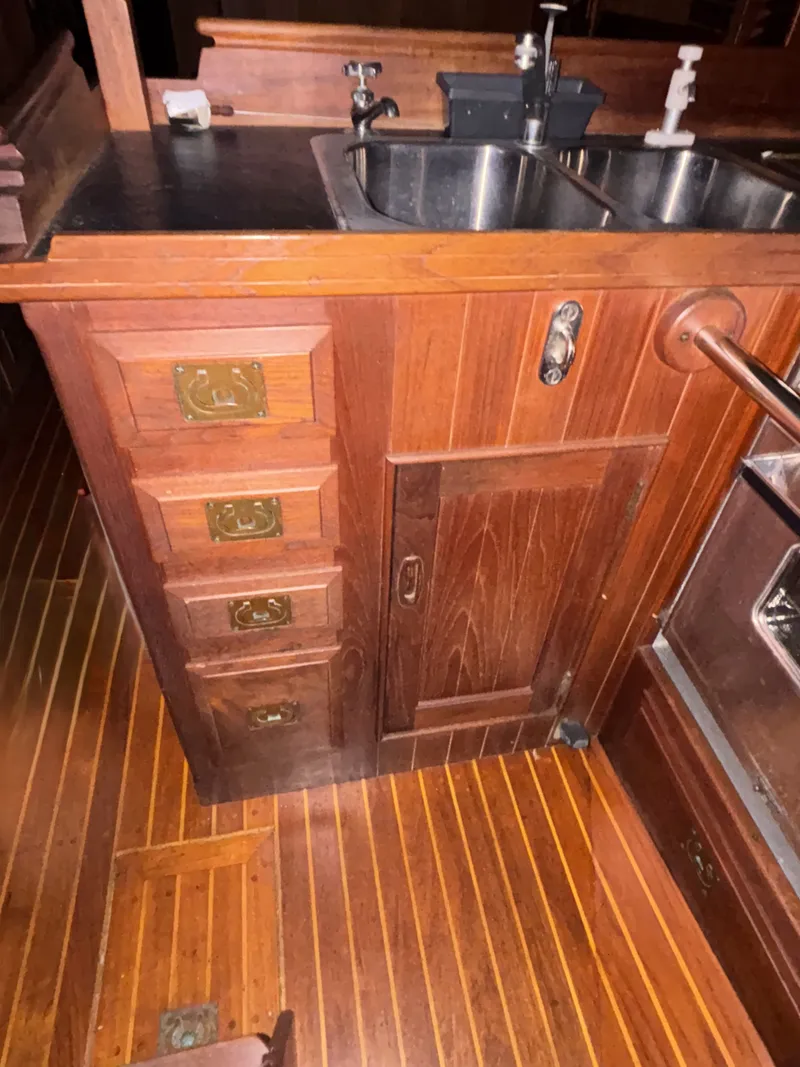 Slide: The Image of Shannon 38 1983 - 62