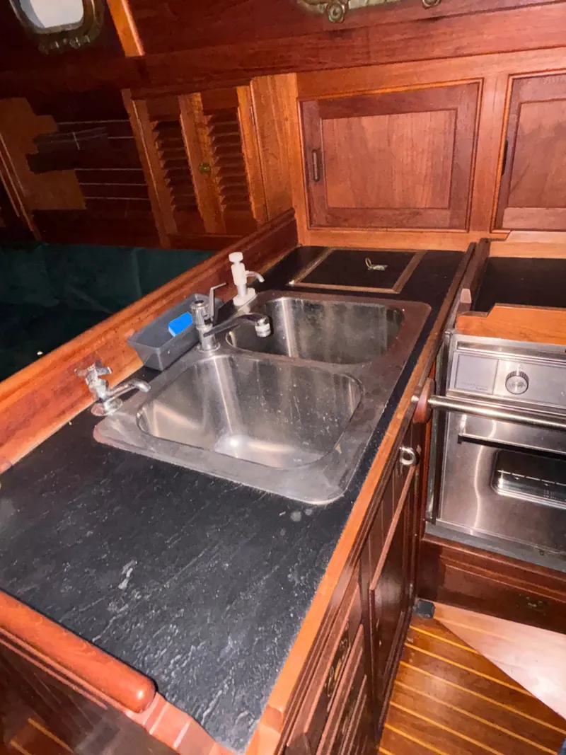 Slide: The Image of Shannon 38 1983 - 63