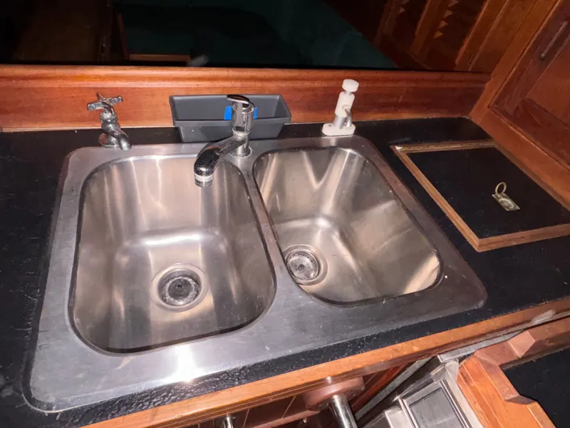 Slide: The Image of Shannon 38 1983 - 64