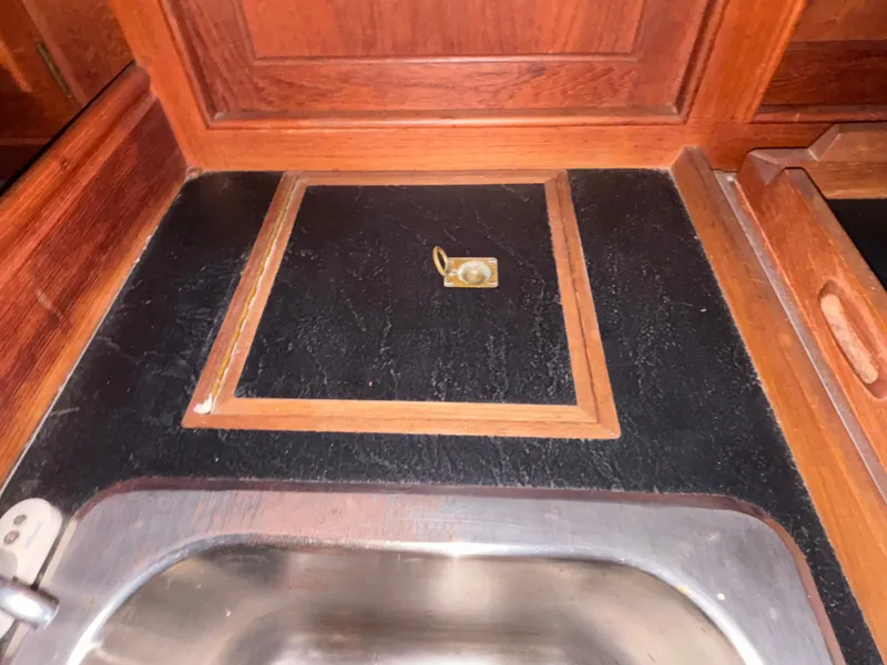 Slide: The Image of Shannon 38 1983 - 65