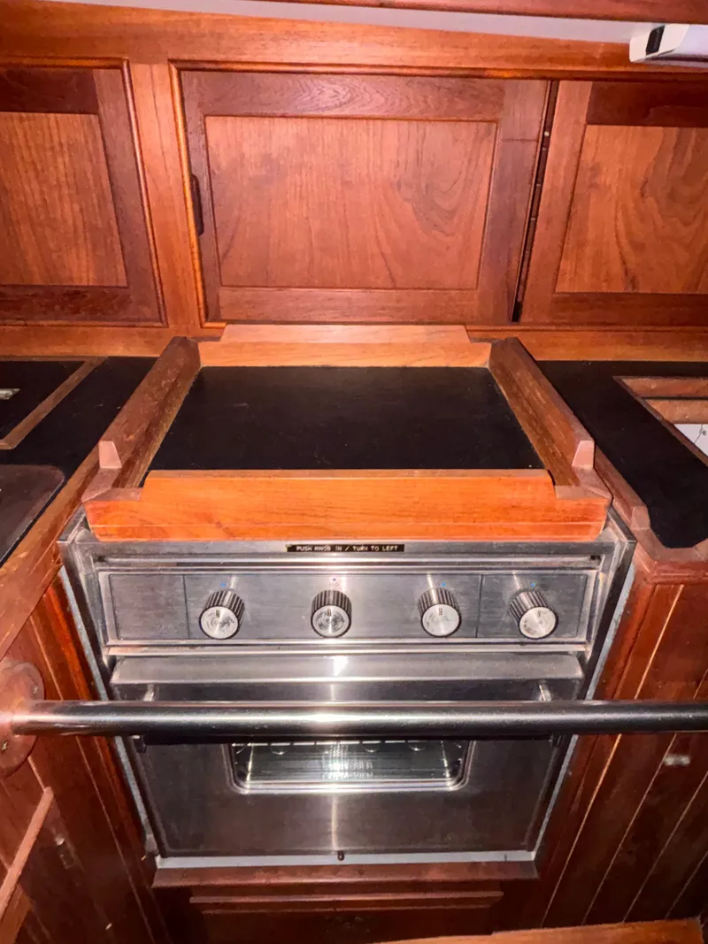 Slide: The Image of Shannon 38 1983 - 69