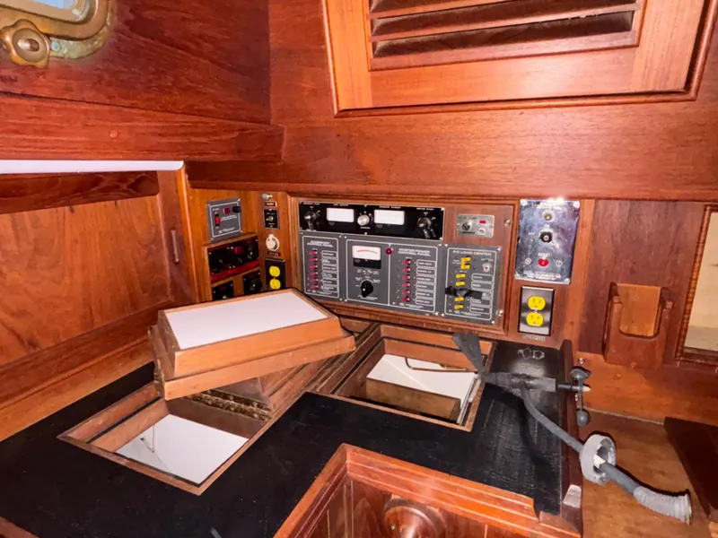 Slide: The Image of Shannon 38 1983 - 70