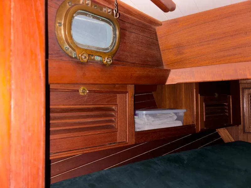 Slide: The Image of Shannon 38 1983 - 79