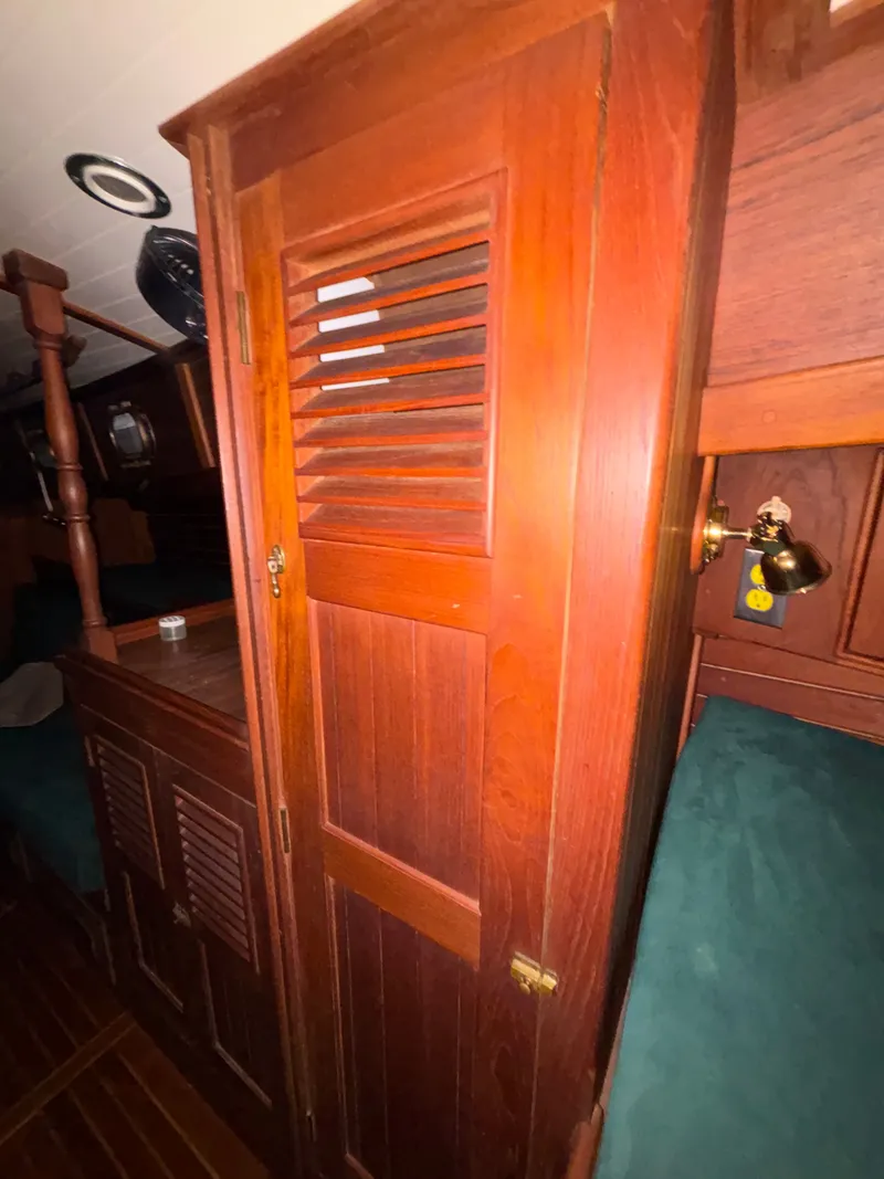 Slide: The Image of Shannon 38 1983 - 81