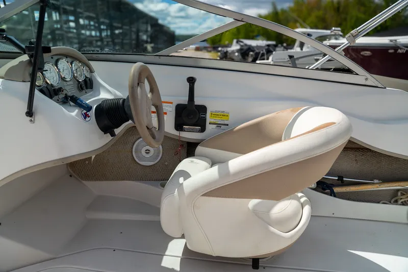 Slide: The Image of Four Winns 180 Horizon 2006 - 13