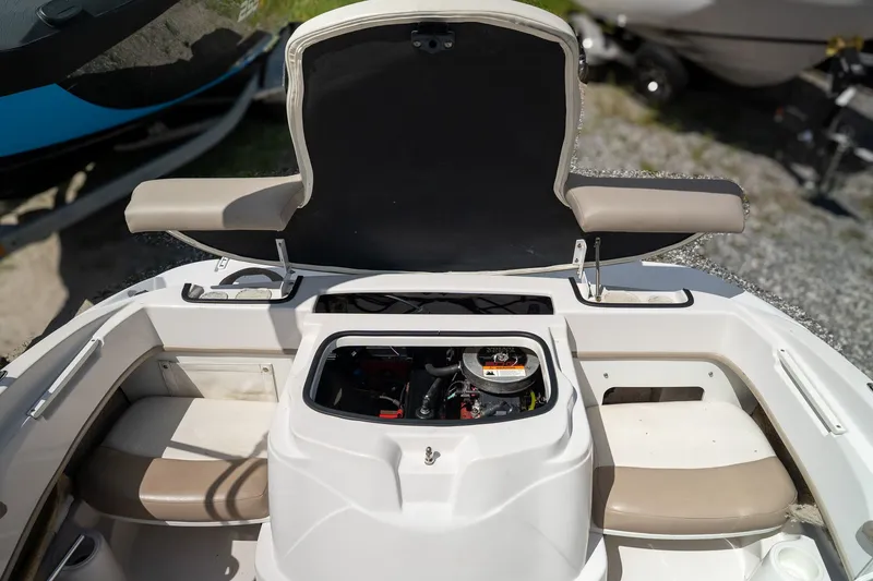 Slide: The Image of Four Winns 180 Horizon 2006 - 17