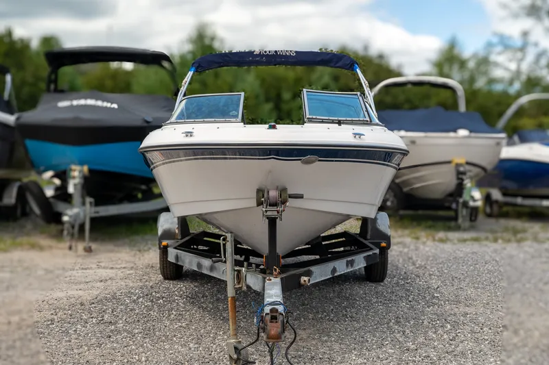 Slide: The Image of Four Winns 180 Horizon 2006 - 5