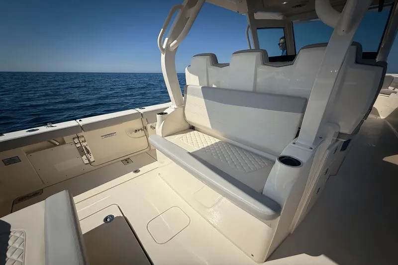 Slide: The Image of Scout 355 LXF 2024 - 39