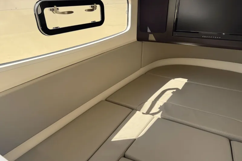 Slide: The Image of Scout 355 LXF 2024 - 51