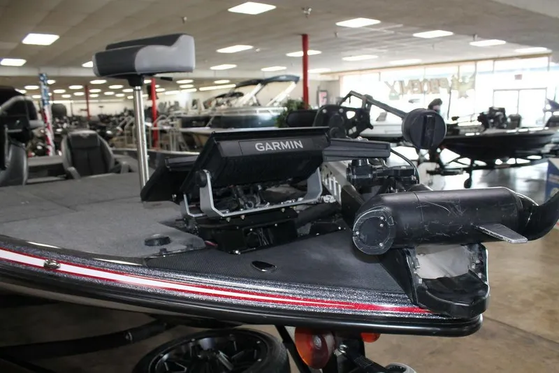 Slide: The Image of 2024 Phoenix 921 ELITE boat with Garmin navigation system in showroom. - 6