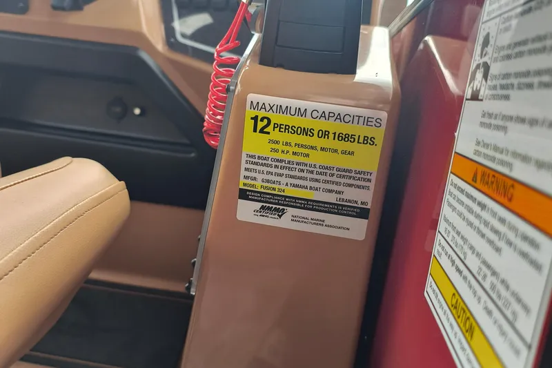 Slide: The Image of Capacity label on 2025 SunCatcher Fusion 324RC, seating 12 people or 1685 lbs. - 9