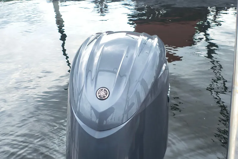 Slide: The Image of Outboard motor on water, SunCatcher Select 324RC, 2025 model. - 39