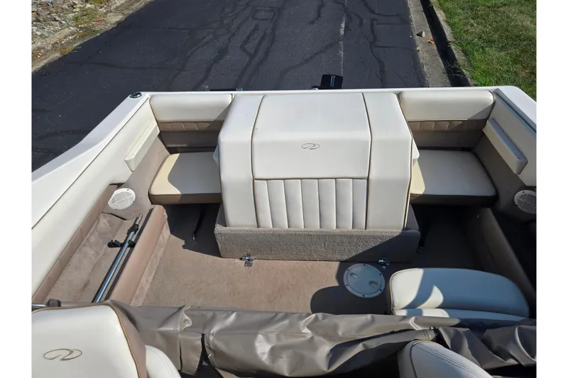 Slide: The Image of 1998 Regal Valanti 176 boat interior with beige seating and carpeted flooring. - 20