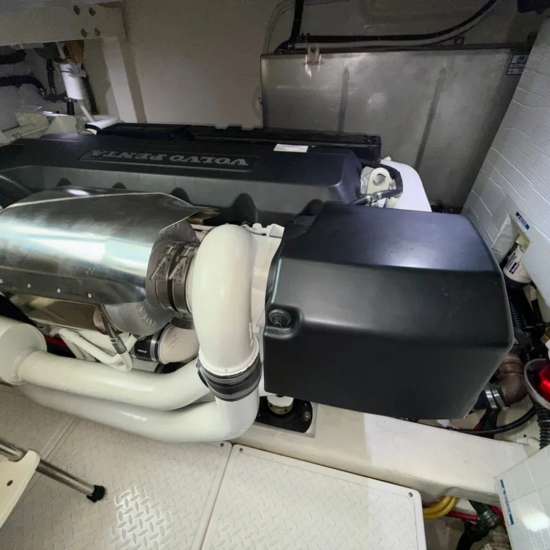 Slide: The Image of Tiara 50 Coupe 2014 - 48