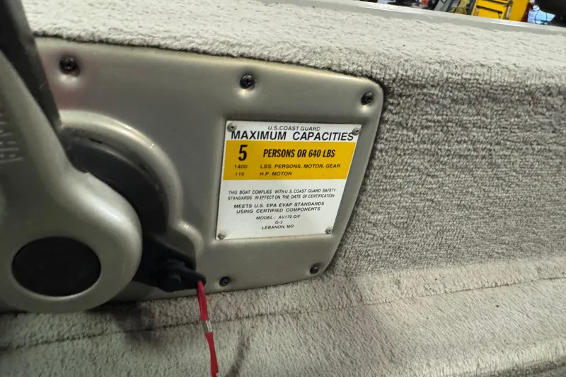 Slide: The Image of 2011 G3 Angler V172 FS boat capacity label, maximum 5 persons or 640 lbs. - 12