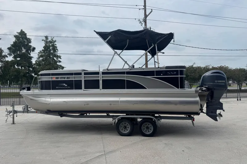 Slide: The Image of 2021 Bennington SX21 pontoon boat on trailer with Yamaha outboard motor. - 13