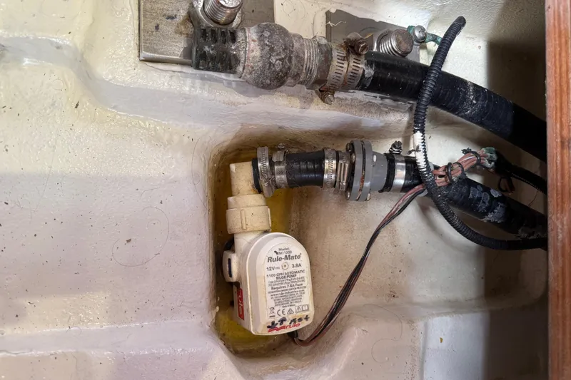 Slide: The Image of Bilge pump system in a 2013 Beneteau Oceanis 41 sailboat. - 101