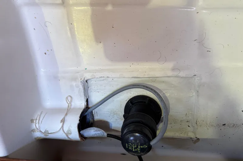 Slide: The Image of Interior view of a 2013 Beneteau Oceanis 41 boat showing a cable and fitting. - 102