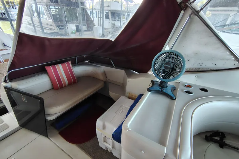 Slide: The Image of 1989 Wellcraft Gran Sport 3400 interior with seating, fan, and cooler. - 18