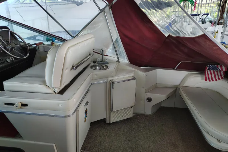 Slide: The Image of 1989 Wellcraft Gran Sport 3400 boat interior with seating, sink, and steering area. - 19