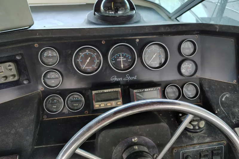Slide: The Image of 1989 Wellcraft Gran Sport 3400 dashboard with gauges and steering wheel. - 24