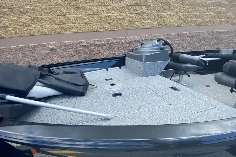 Slide: The Image of 2023 Crestliner 1650 Discovery SC boat interior with steering console and seating. - 7