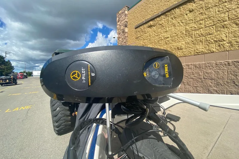 Slide: The Image of Trolling motor with i-Pilot and Ultrex features on a 2014 Nitro Z7 Sport boat. - 5