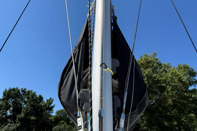 Slide: The Image of Mast of 2010 Leopard 38 sailboat against clear blue sky and trees. - 40