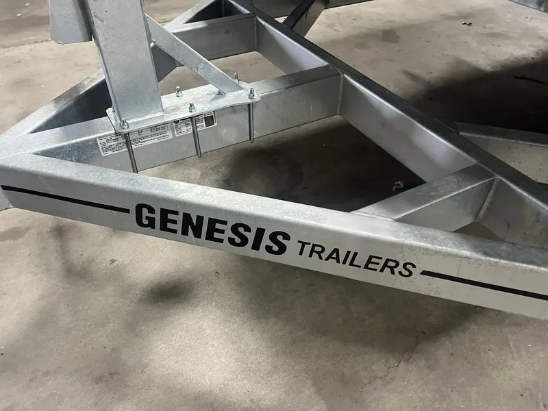 Slide: The Image of 2019 Manitou Aurora 220 LE 10 - 10