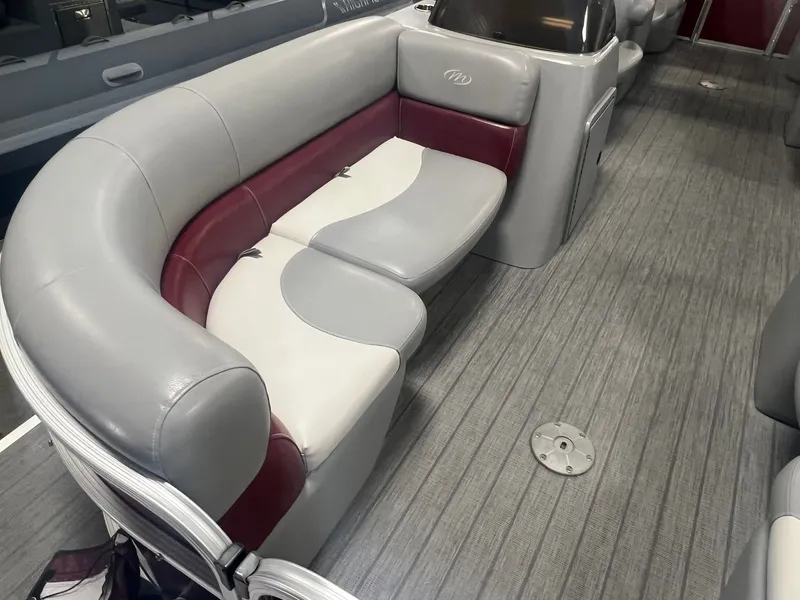 Slide: The Image of 2019 Manitou Aurora 220 LE 13 - 13